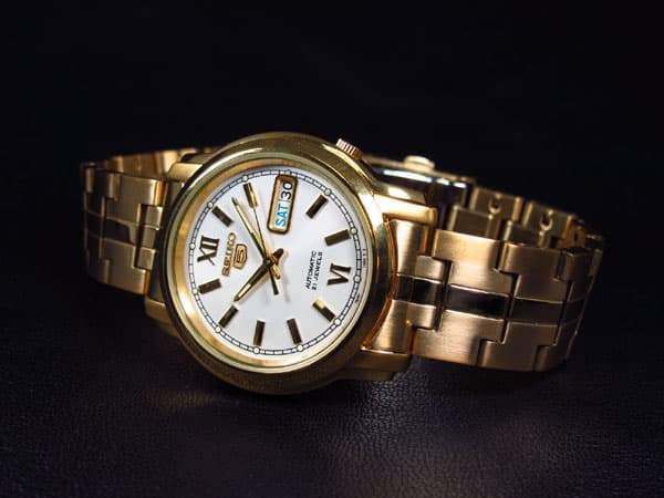 Seiko 5 Classic Mens Size White Dial Gold Plated Stainless Steel Strap Watch SNKK84K1 - Diligence1International