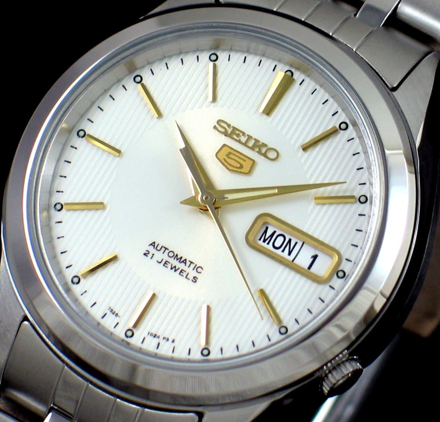 Seiko 5 Classic Men's Size Silver Dial Stainless Steel Strap Watch SNKL17K1 - Diligence1International