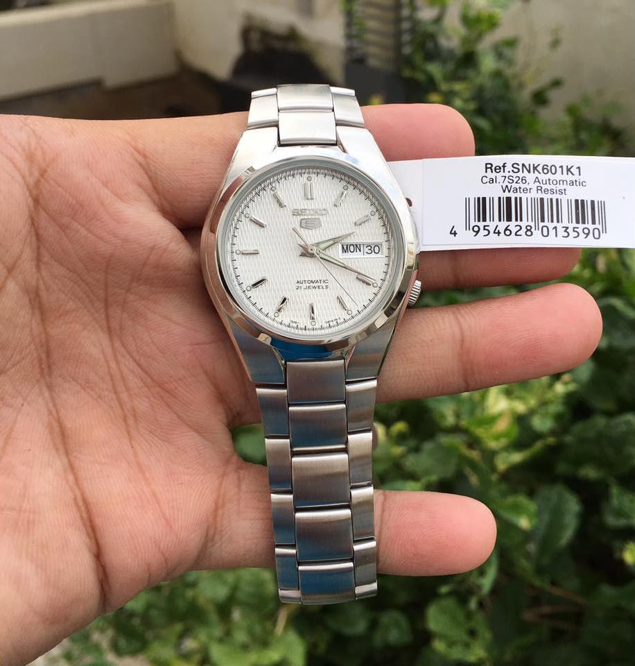 Seiko 5 Classic Men's Size Silver Dial Stainless Steel Strap Watch SNK601K1 - Diligence1International