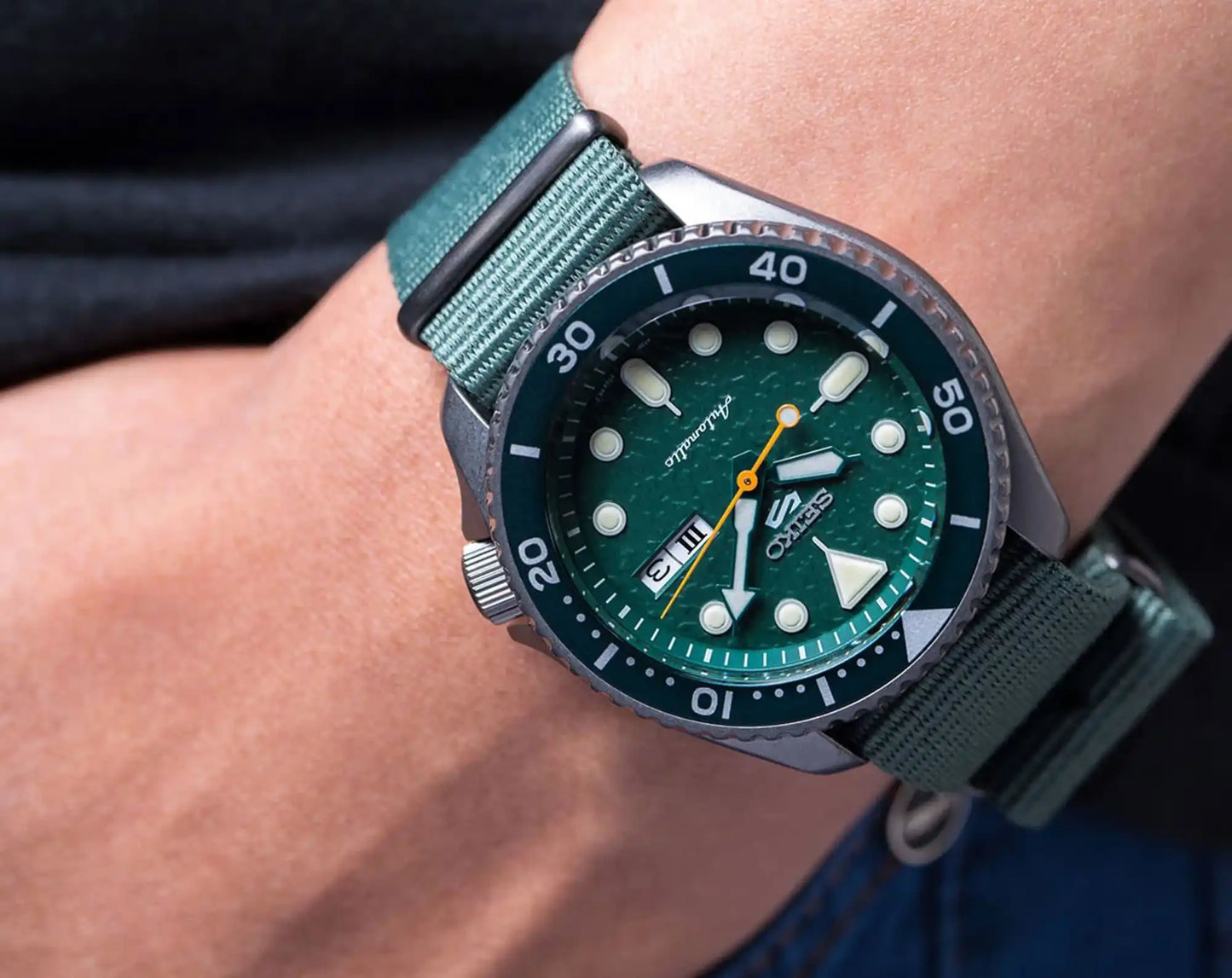 NEW Seiko 5 Sports 100M Automatic Men's Watch Avocado All Green Nylon Strap SRPD77K1 - Diligence1International