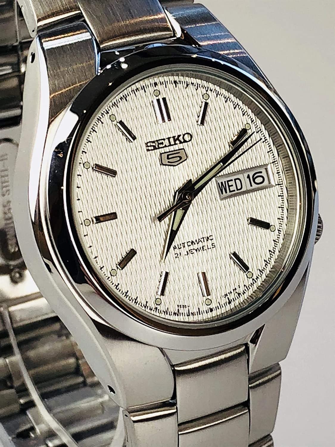 Seiko 5 Classic Men's Size Silver Dial Stainless Steel Strap Watch SNK601K1 - Diligence1International