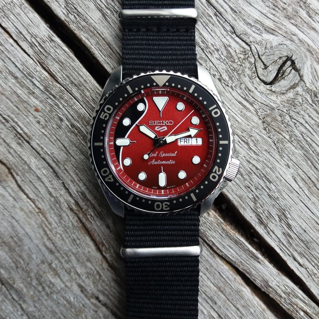 NEW Seiko 5 Sports 100M LE Queen's Brian May Automatic Men's Watch Red Dial Nylon Strap SRPE83K1 - Diligence1International