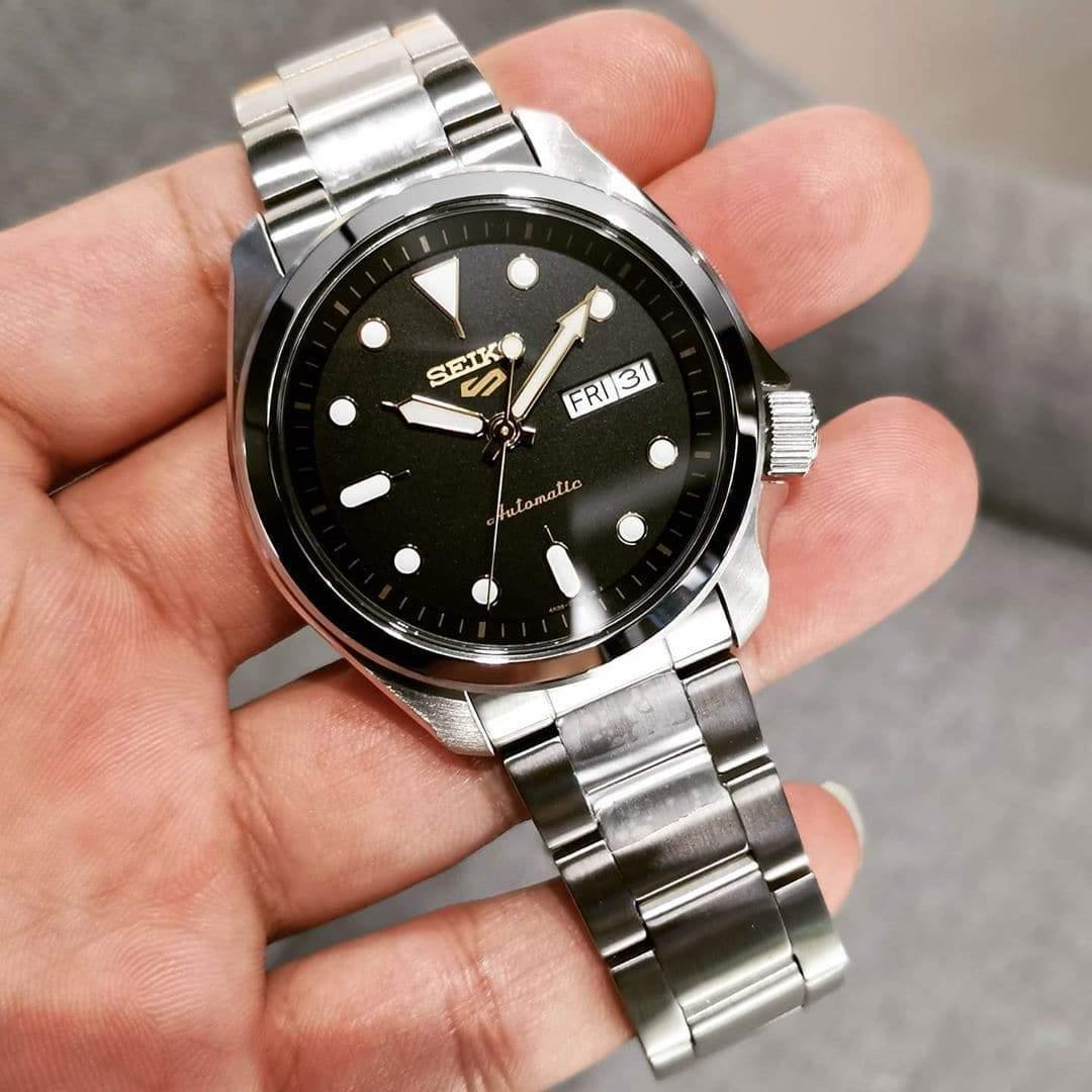 NEW Seiko 5 Sports 100M Automatic Men's Watch Black Dial Gold Accents SRPE57K1 - Diligence1International