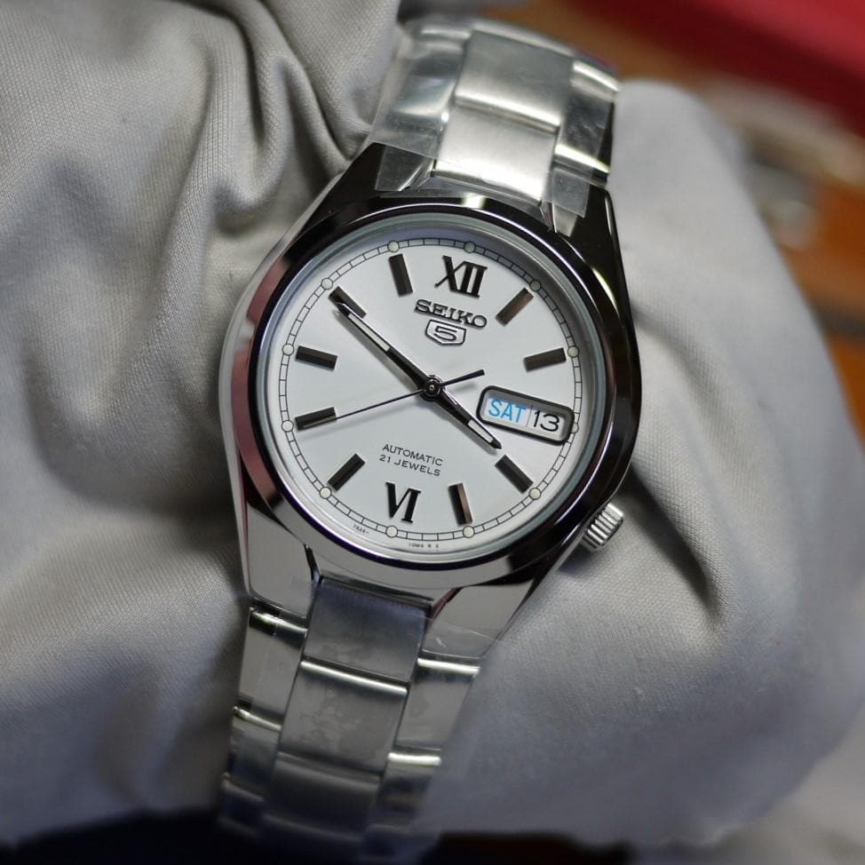 Seiko 5 Classic Men's Size Silver Dial Stainless Steel Strap Watch SNKL51K1 - Diligence1International