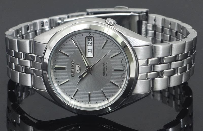 Seiko 5 Classic Men's Size Silver Dial Stainless Steel Strap Watch SNKL15K1 - Diligence1International