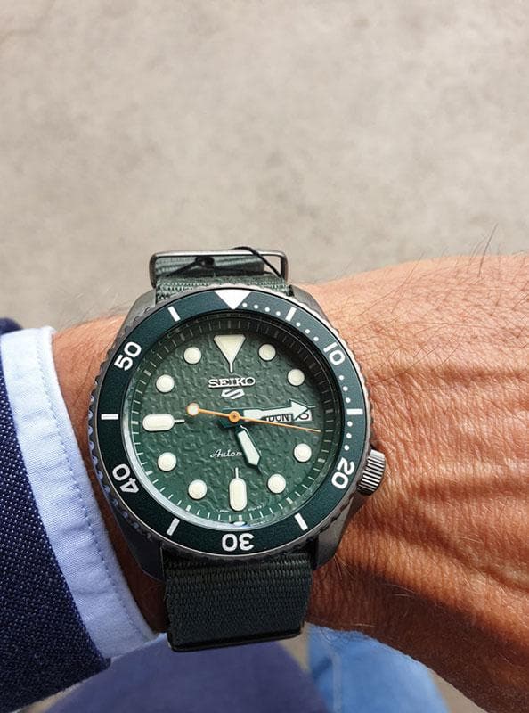 NEW Seiko 5 Sports 100M Automatic Men's Watch Avocado All Green Nylon Strap SRPD77K1 - Diligence1International