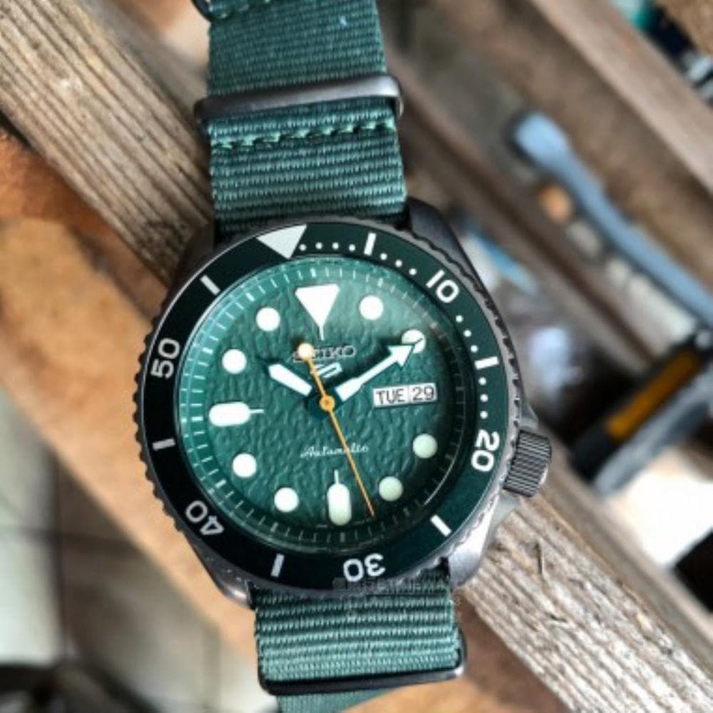 NEW Seiko 5 Sports 100M Automatic Men's Watch Avocado All Green Nylon Strap SRPD77K1 - Diligence1International