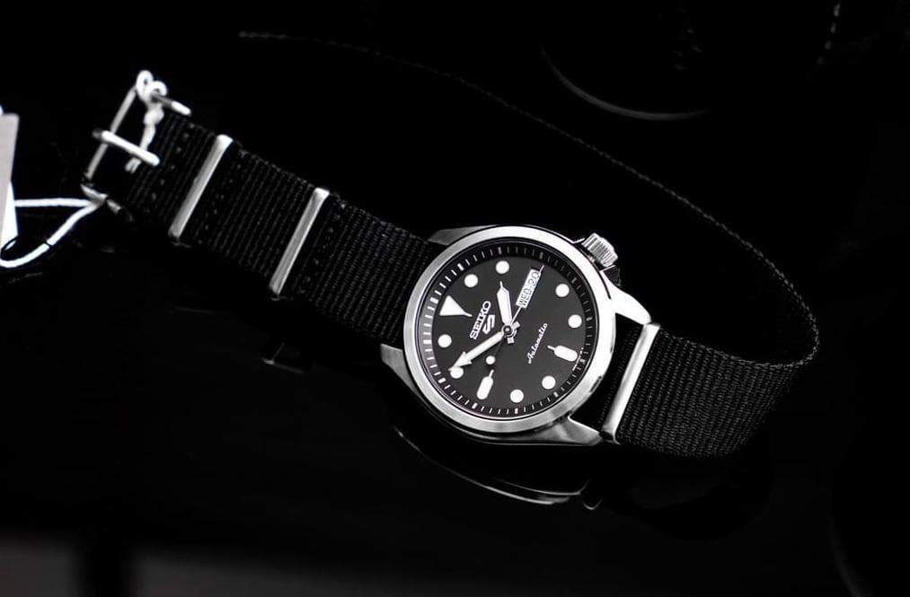 NEW Seiko 5 Sports 100M Automatic Men's Watch Black Nylon Strap SRPE67K1 - Diligence1International