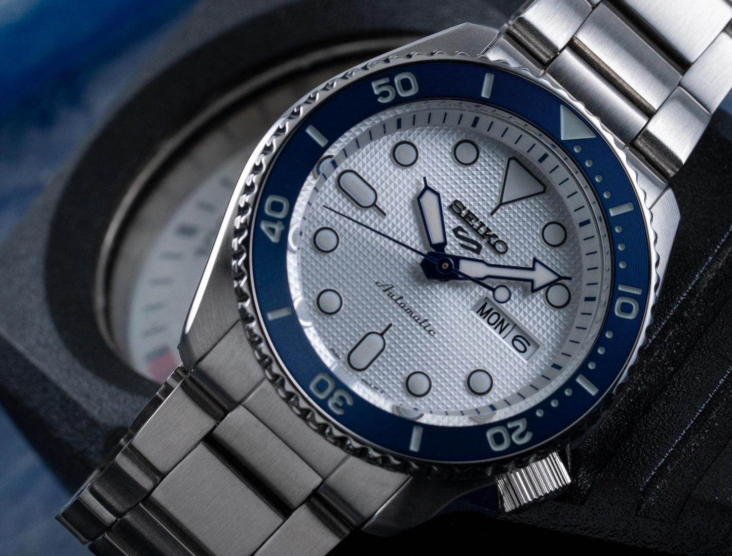 NEW Seiko 5 Sports 100M 140th Anniv LE Blue White Themed Mens Stainless Watch SRPG47K1