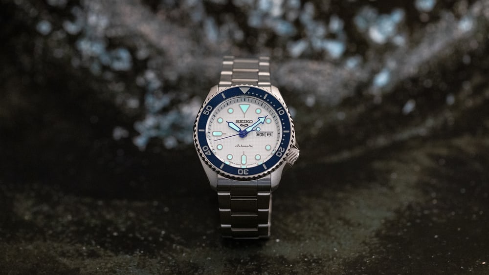 NEW Seiko 5 Sports 100M 140th Anniv LE Blue White Themed Mens Stainless Watch SRPG47K1