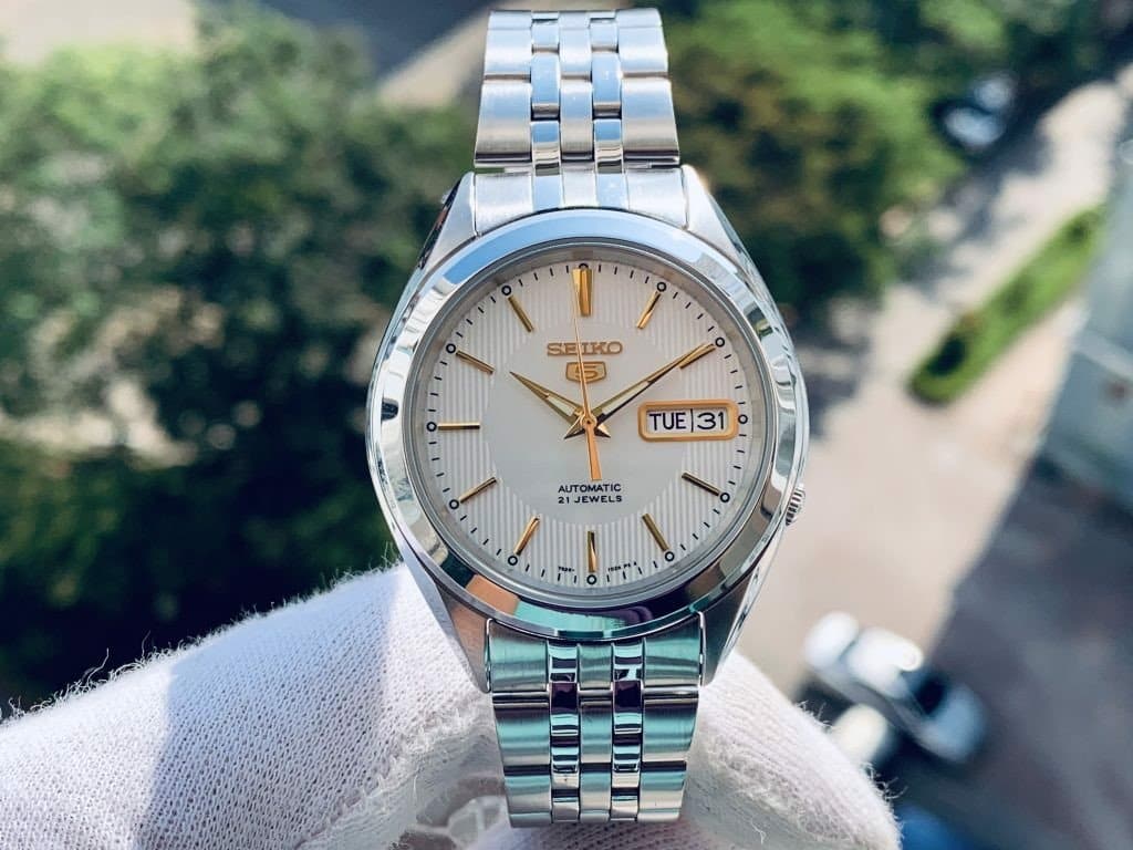 Seiko 5 Classic Men's Size Silver Dial Stainless Steel Strap Watch SNKL17K1 - Diligence1International