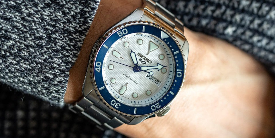 NEW Seiko 5 Sports 100M 140th Anniv LE Blue White Themed Mens Stainless Watch SRPG47K1