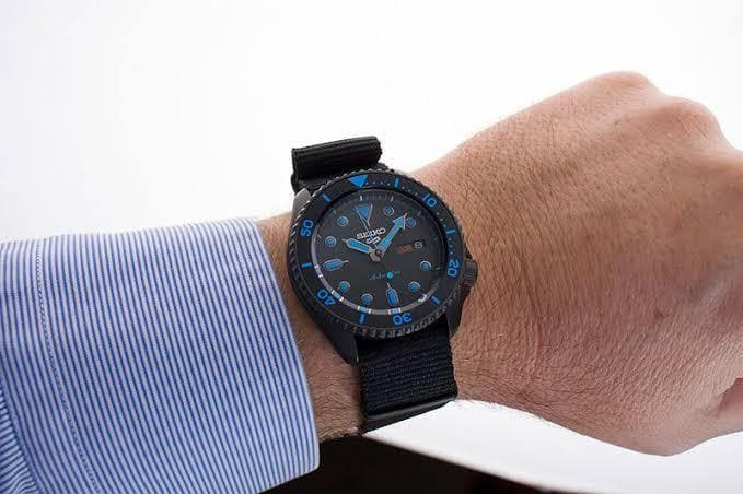 Seiko 5 Sports 100M Automatic Men's Watch Blue Hands Index Stealth All BLACK Nylon Strap SRPD81K1