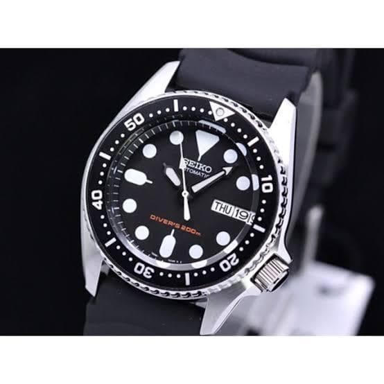 Seiko Black SKX 200M Diver's Junior Size Rubber Strap Watch SKX013K1