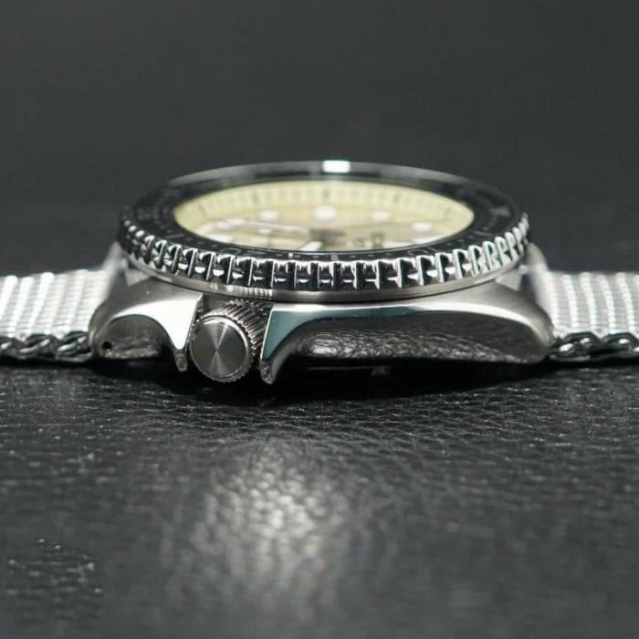 NEW Seiko 5 Sports 100M Automatic Men's Stainless Mesh Strap Watch Black Bezel Vintage Beige Dial SRPE75K1 - Diligence1International