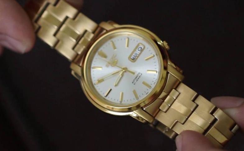 Seiko 5 Classic Mens Size Silver Dial Gold Plated Stainless Steel Strap Watch SNKK74K1 - Diligence1International