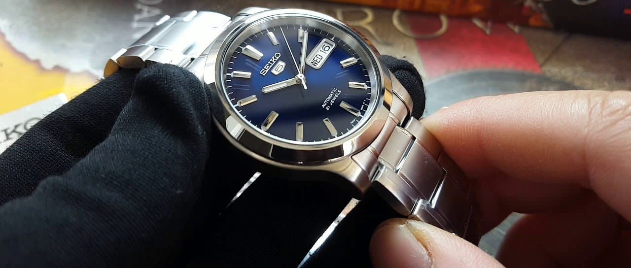 Seiko 5 Classic Blue Dial Couple's Stainless Steel Watch Set SNK793K1+SYMD93K1 - Diligence1International