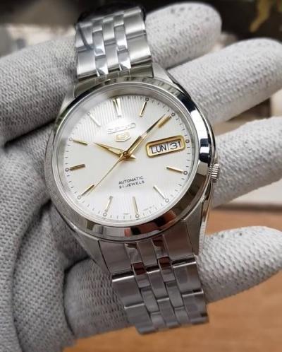Seiko 5 Classic Men's Size Silver Dial Stainless Steel Strap Watch SNKL17K1 - Diligence1International