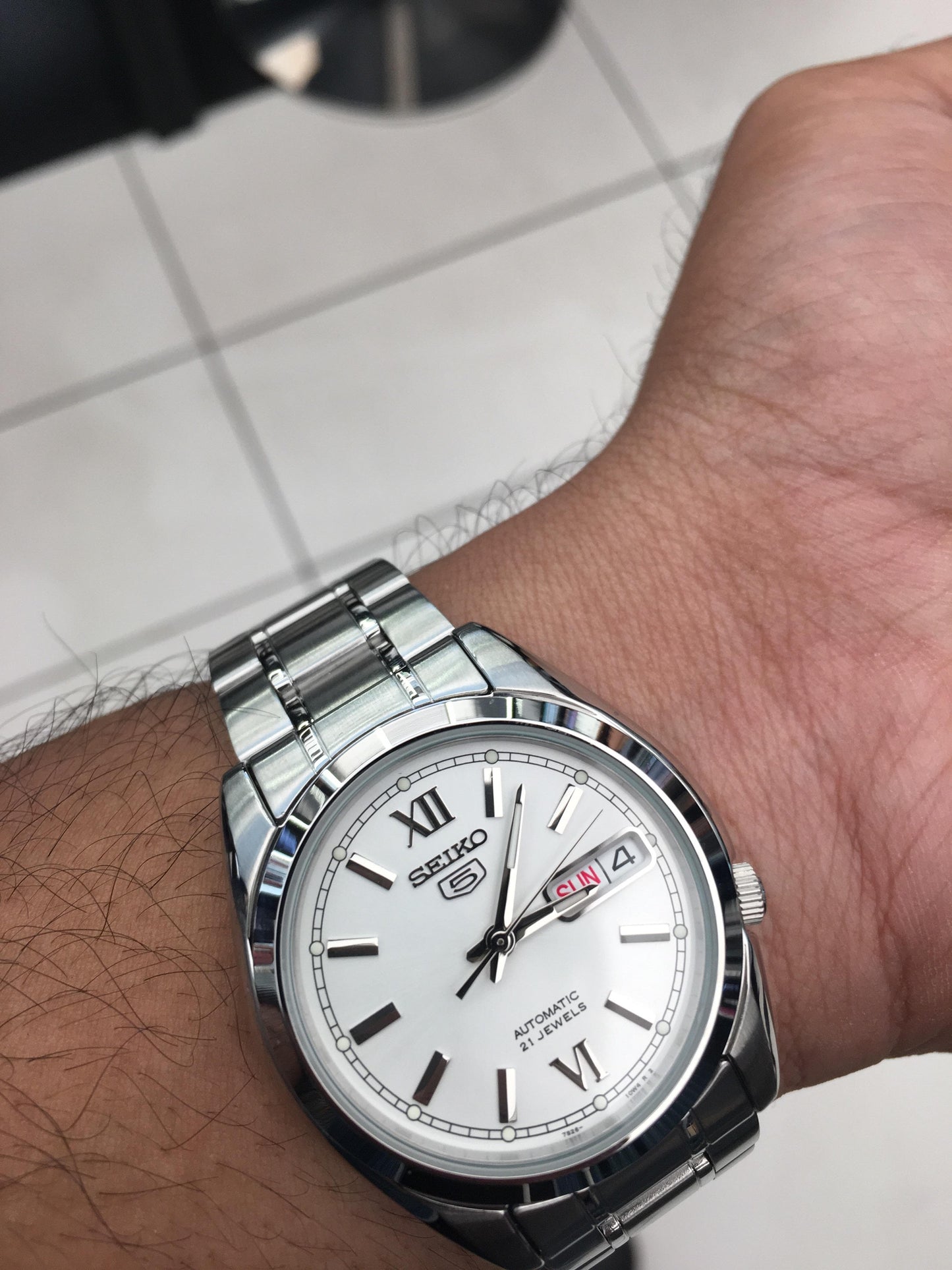 Seiko 5 Classic Men's Size Silver Dial Stainless Steel Strap Watch SNKL51K1 - Diligence1International