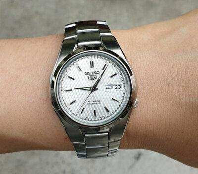 Seiko 5 Classic Men's Size Silver Dial Stainless Steel Strap Watch SNK601K1 - Diligence1International