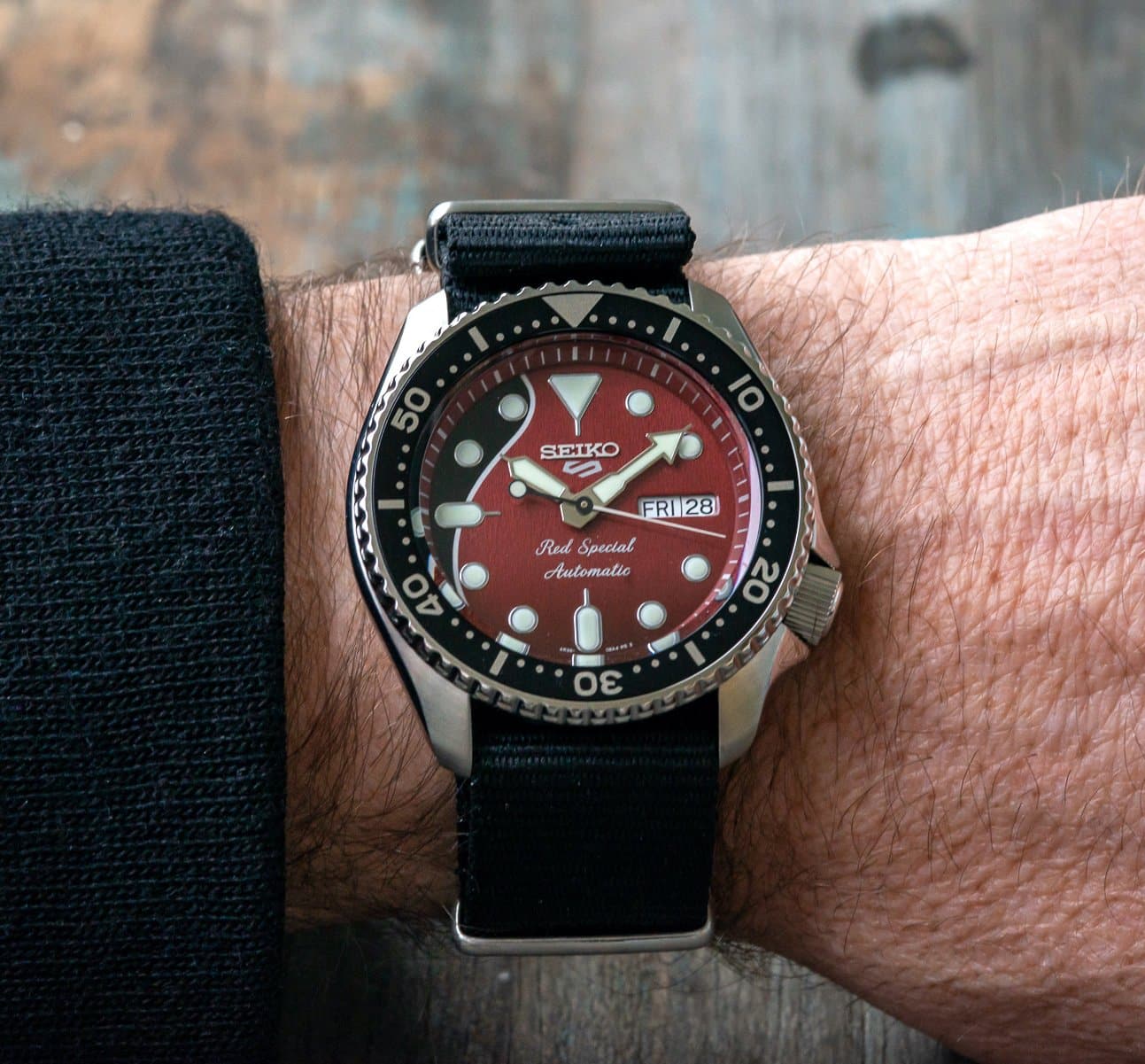 NEW Seiko 5 Sports 100M LE Queen's Brian May Automatic Men's Watch Red Dial Nylon Strap SRPE83K1 - Diligence1International