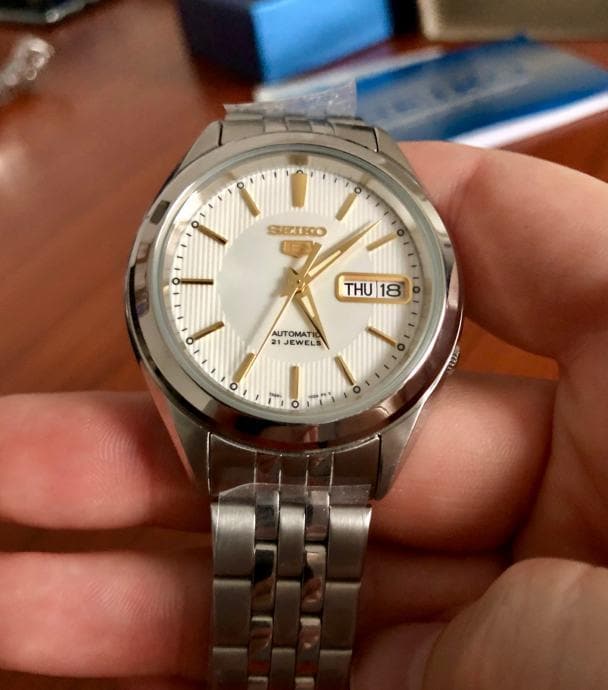 Seiko 5 Classic Men's Size Silver Dial Stainless Steel Strap Watch SNKL17K1 - Diligence1International