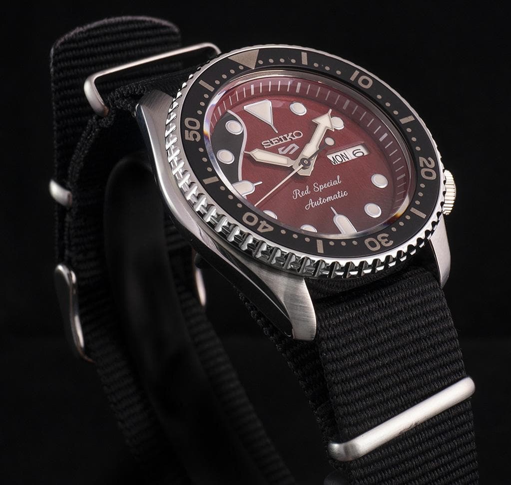 NEW Seiko 5 Sports 100M LE Queen's Brian May Automatic Men's Watch Red Dial Nylon Strap SRPE83K1 - Diligence1International