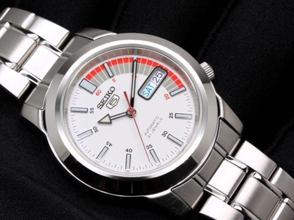 Seiko 5 Classic Men's Size White Dial Stainless Steel Strap Watch SNKK25K1 - Diligence1International