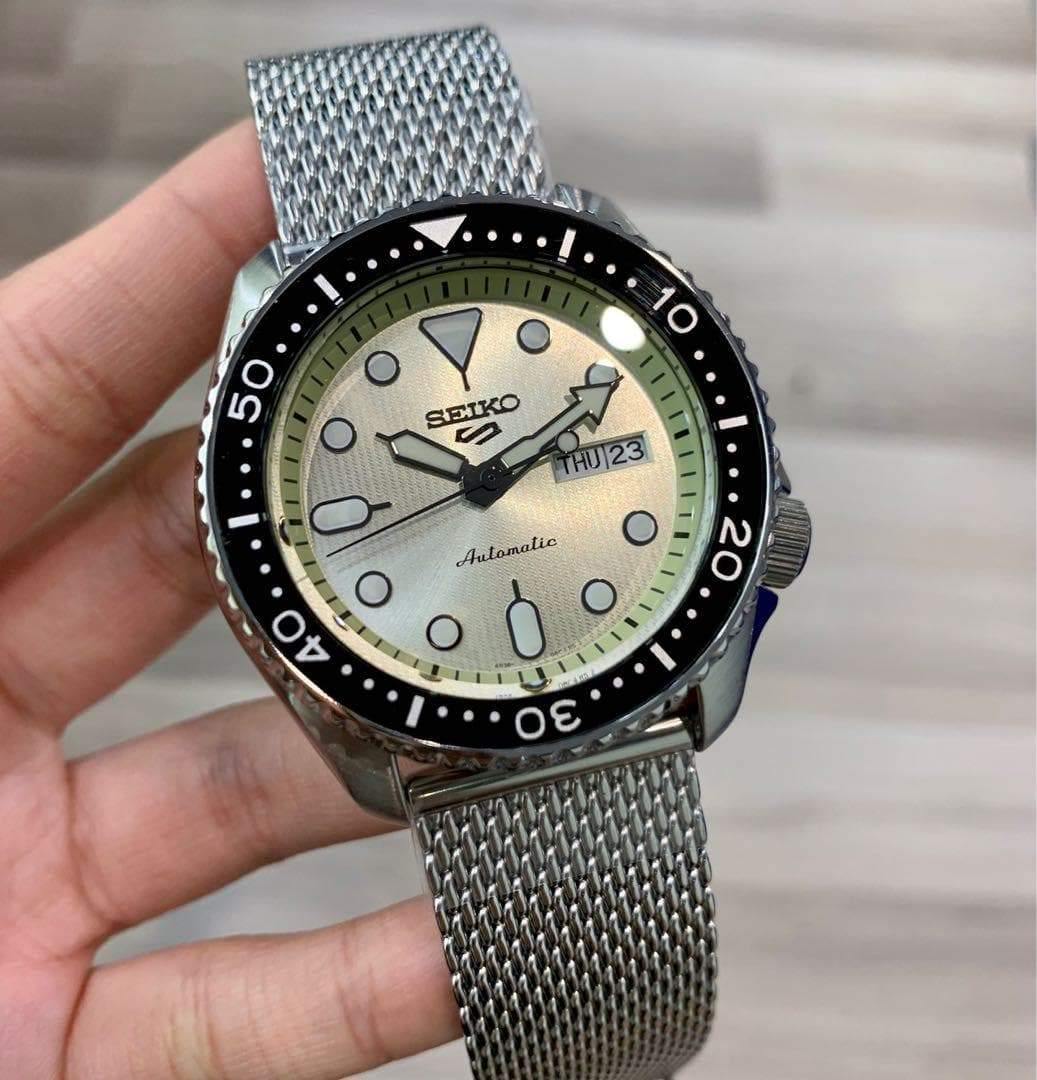 NEW Seiko 5 Sports 100M Automatic Men's Stainless Mesh Strap Watch Black Bezel Vintage Beige Dial SRPE75K1 - Diligence1International