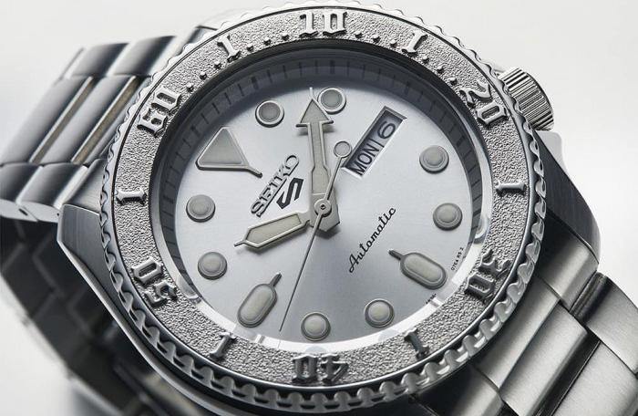 NEW Seiko 5 Sports 100M Automatic Men's Watch All Stainless Steel SRPE71K1 - Diligence1International