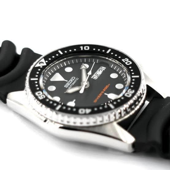 Seiko Black SKX 200M Diver's Junior Size Rubber Strap Watch SKX013K1
