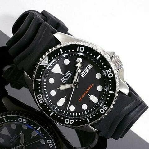 Jewelry & Watches:Watches, Parts & Accessories:Wristwatches - Seiko Black SKX 200M Diver's Men's Rubber Strap Watch SKX007K1