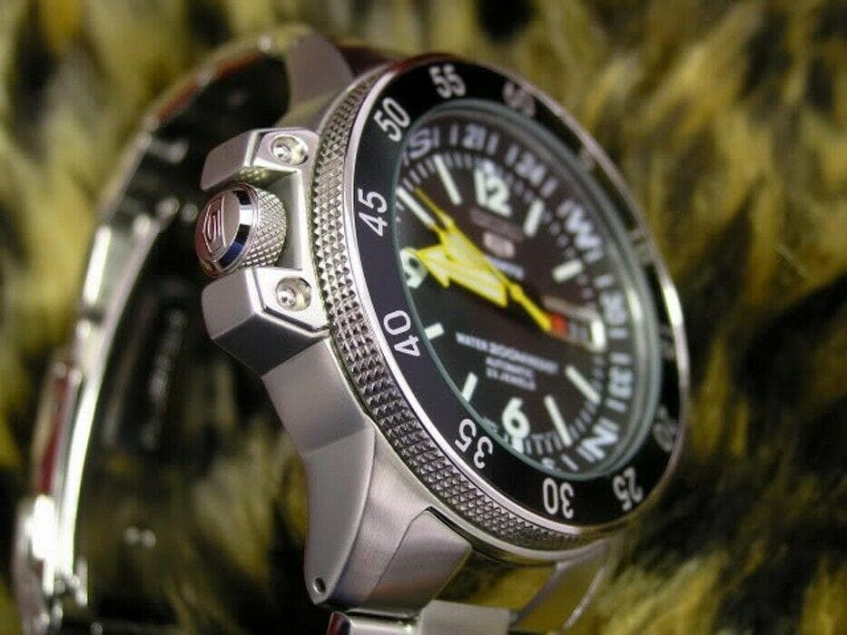 Seiko Map Meter Black Atlas/Land Shark 200M Men's Watch SKZ211K1